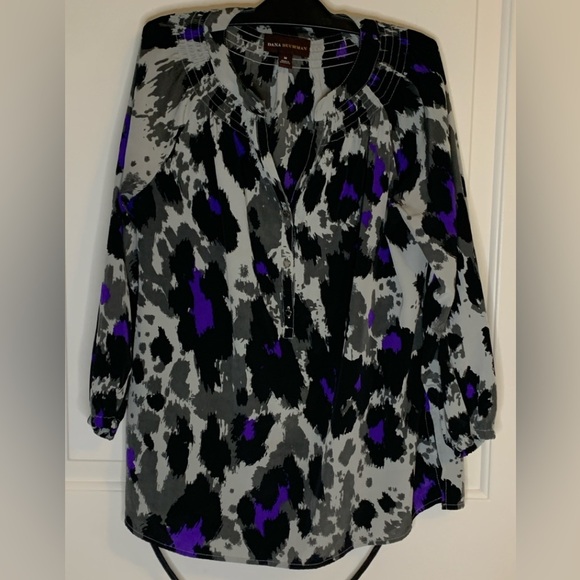 Dana Buchman Ladies Medium Blouse, Gray, Black, Purple hues, P2P 21, Preloved - Picture 6 of 9